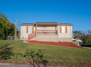 902 Medaris St, Clinton, TN 37716