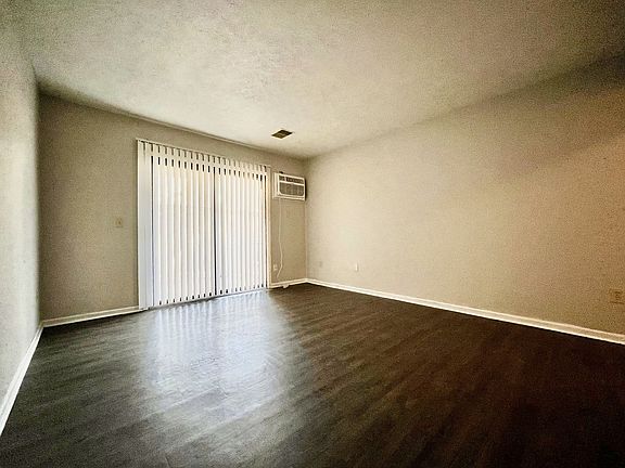 2nd image of 2950 Vineland Ave SE #2958