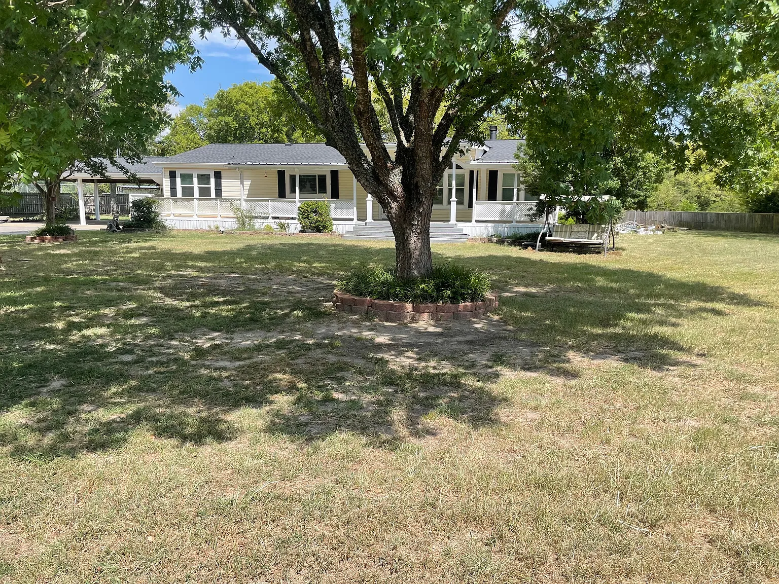 3 bed, 2144 sqft, $2,200 — Photo 1