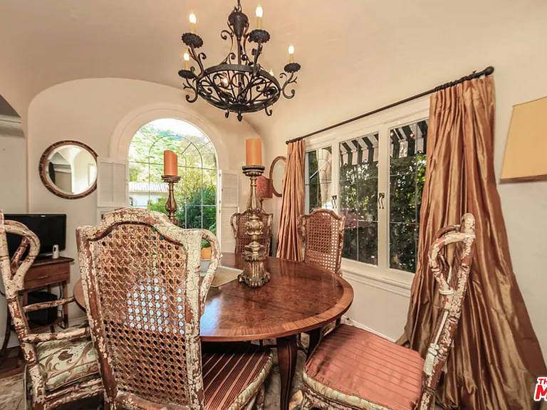 1367 N Beverly Dr — Photo 17