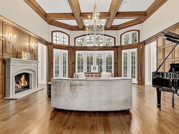 4th image of 434 Woodland Park Ct