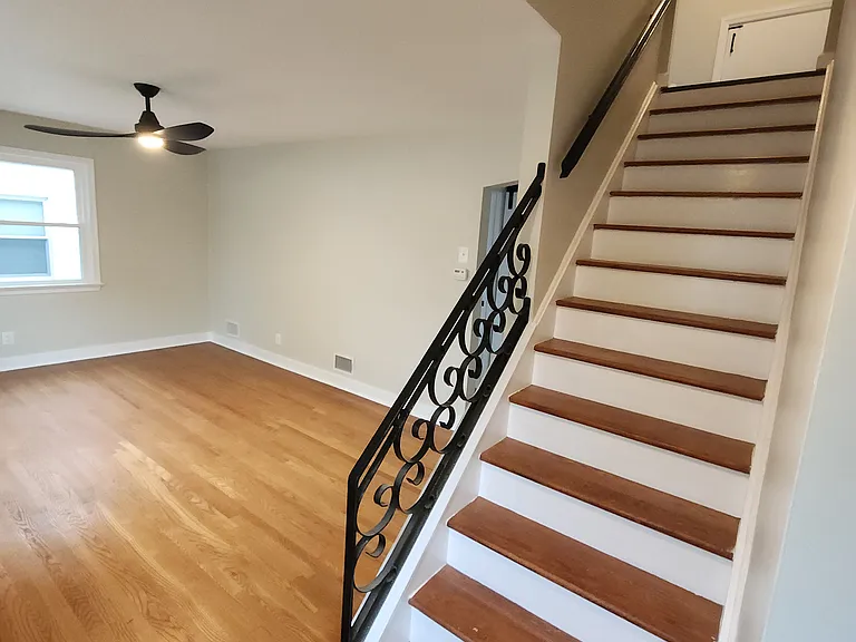 36 Liberty Ave — Photo 23