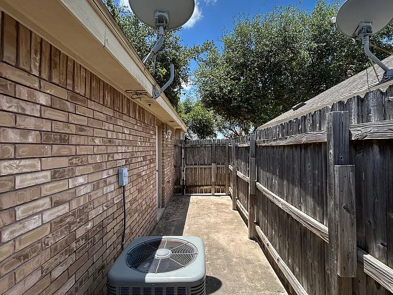 2407 Moonlight Ln #3 — Photo 8