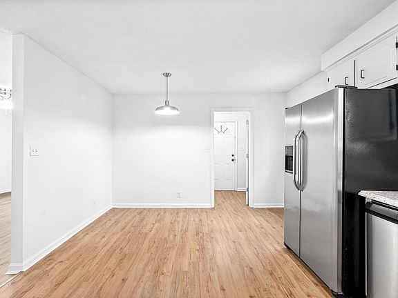 4th image of 527 Aspen Dr