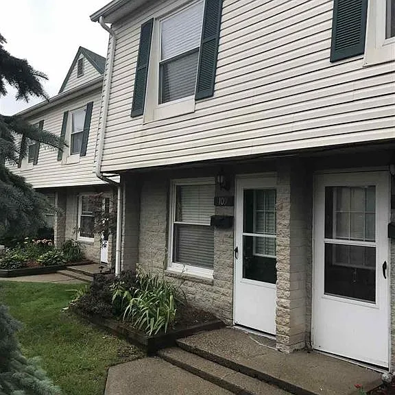 109 Floral Ave — Photo 2