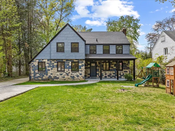 11 Brook Lane, Great Neck, NY 11023