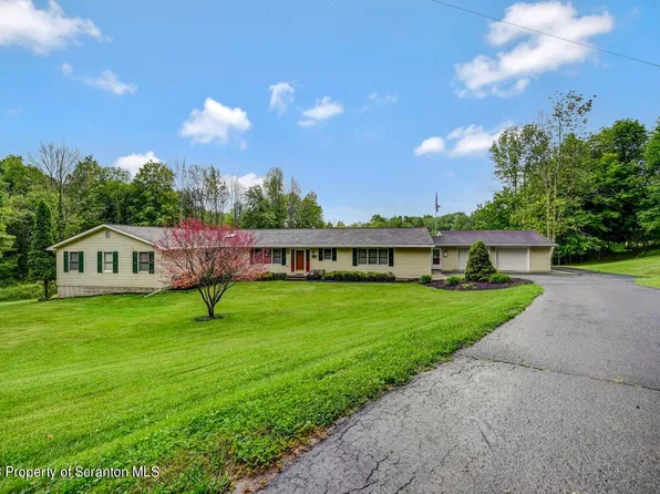 194 N Smith Rd, Waymart, PA 18472