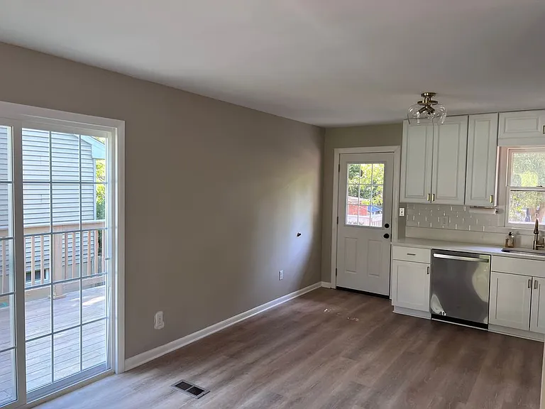 519 Kenmore Rd — Photo 7