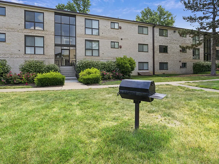 Rose Hill Apartments — Photo 26