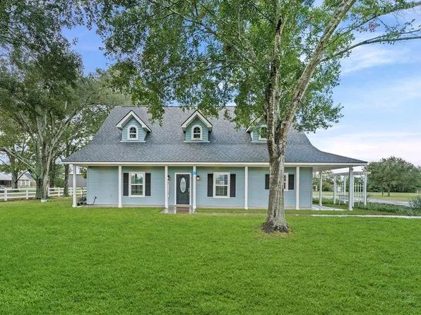 992 Peschel Ln, Sealy, TX 77474