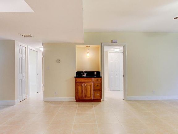 3rd image of 155 Yacht Club Dr APT 103