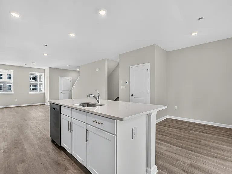 149 Essex Dr — Photo 8