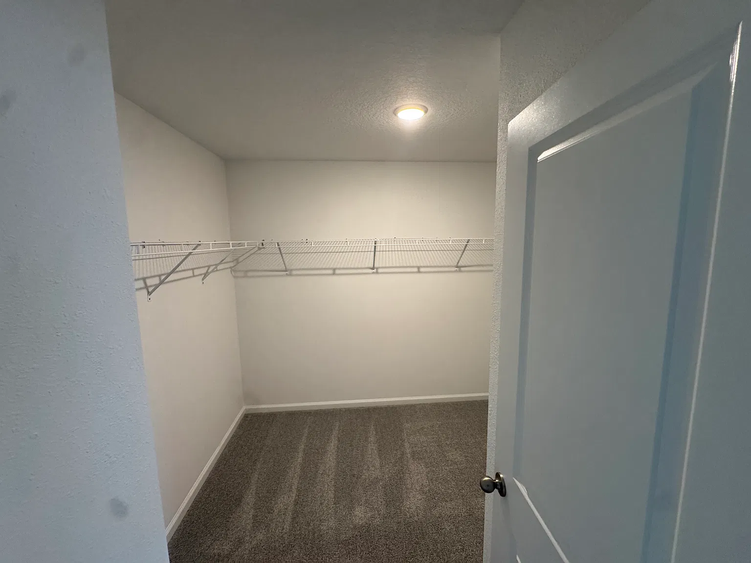 3 bed, 2.5 bath, 2036 sqft, $2,100 — Photo 2