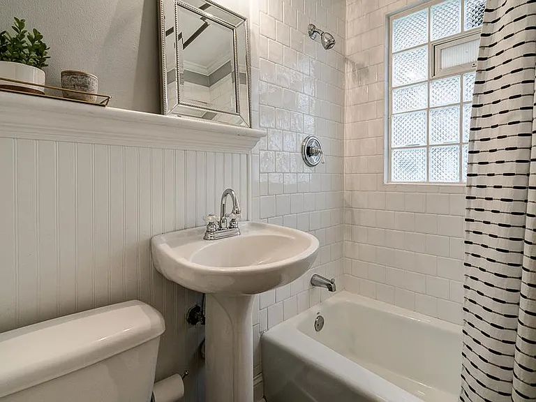 619 E Jeffrey Pl — Photo 18