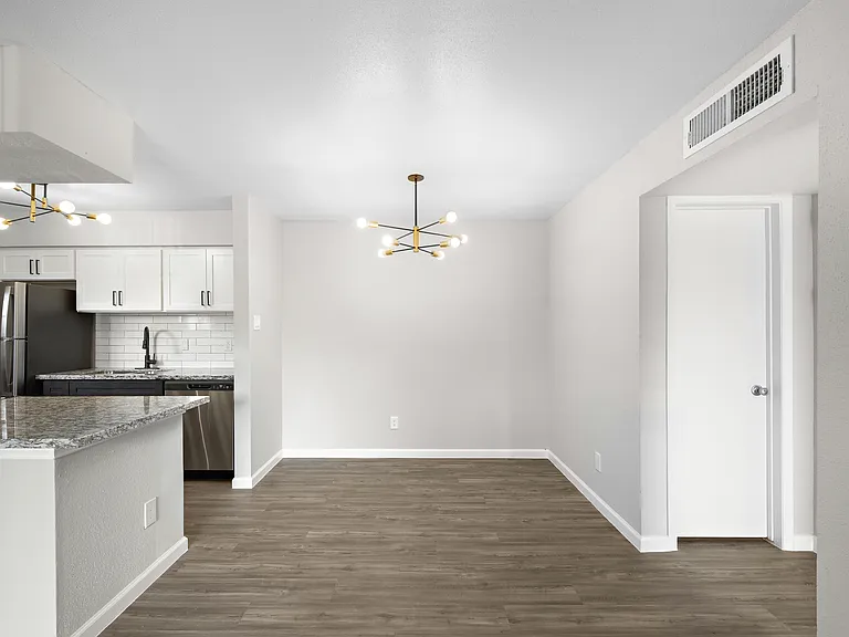 6Ten at Med Center Apartments — Photo 22