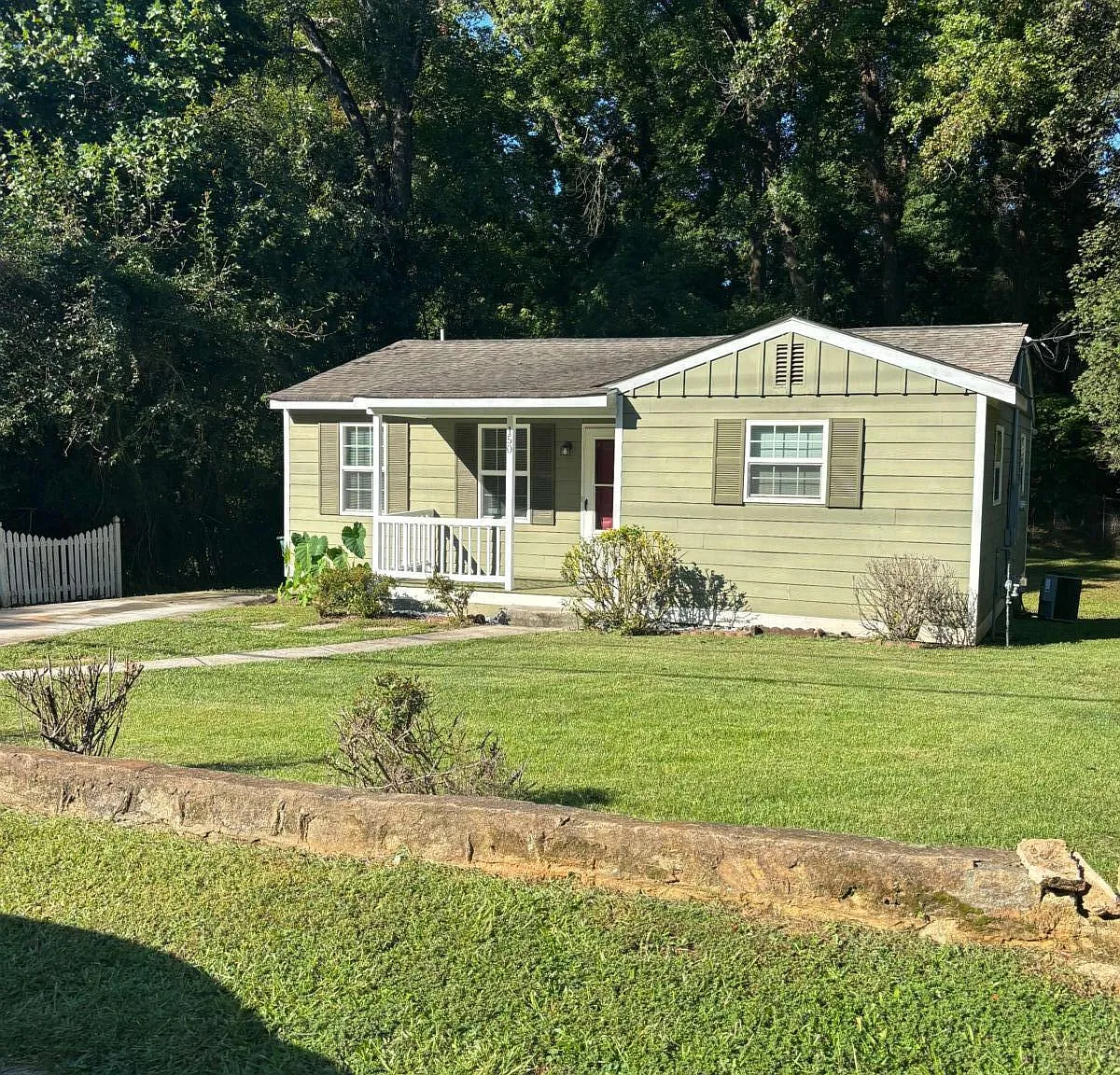 2 bed, 1.0 bath, 818 sqft, $1,600 — Photo 1