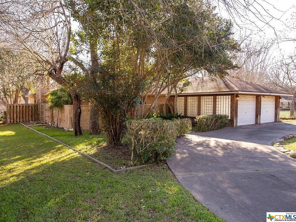 1st image of 2072 Valley Dr