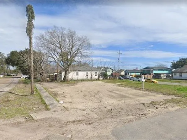 5903 Dauphine St, New Orleans, LA 70117