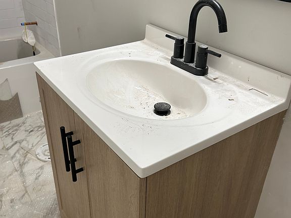 4th image of 360 Campbell Ave #2