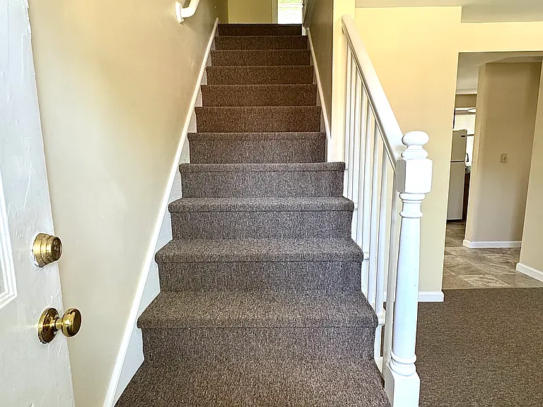 Stairs/Entrance