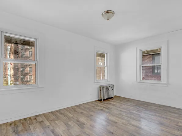 22-17 Collier Avenue image 13 of 20