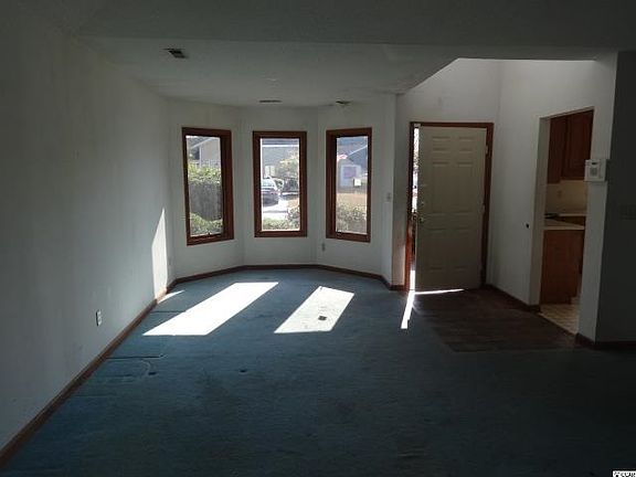 4th image of 864 Brenda Pl