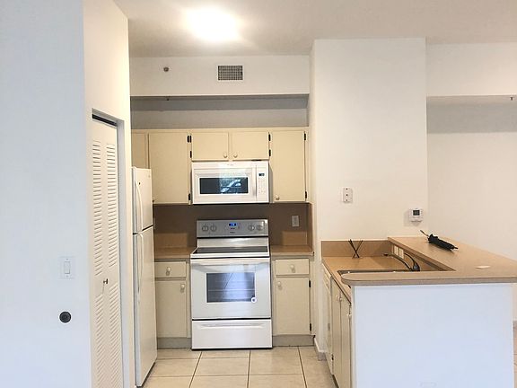 3rd image of 7320 NW 114th Ave APT 107