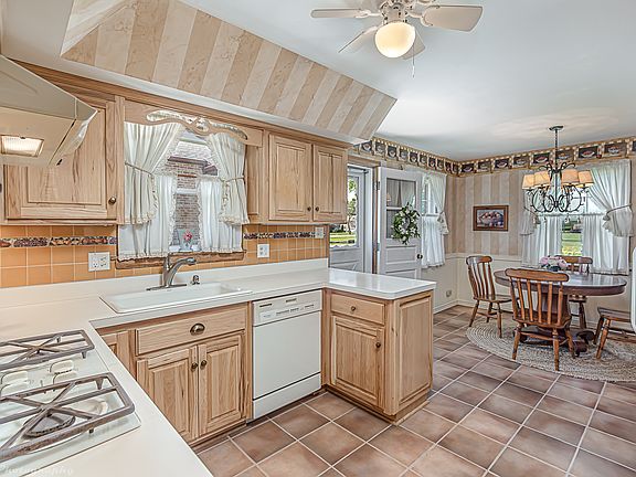 5th image of 10441 Lawler Ave