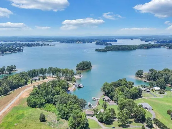 6015 Smith Mountain Rd, Penhook, VA 24137