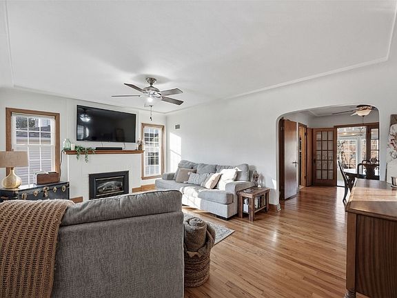 2nd image of 1609 Wildwood Dr NE