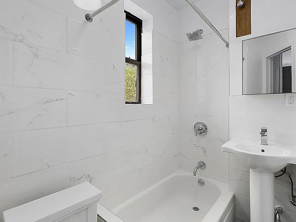 5th image of 235 W 12th St APT 15