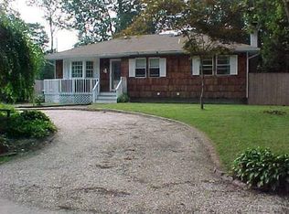 4 Lee Pl, Mastic, NY 11950