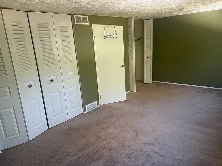 Willowrun Dr — Photo 26