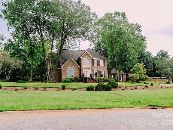 2nd image of 134 Lionshead Way