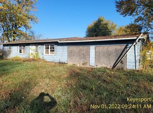 913 Apple St, Keyesport, IL 62253