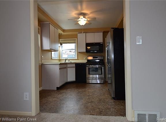 5th image of 25111 Ronald St