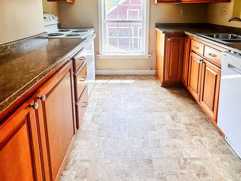 6738 Williston Rd — Photo 4