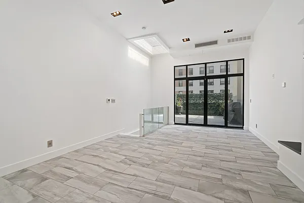 Rented by Nest Seekers International | media 26