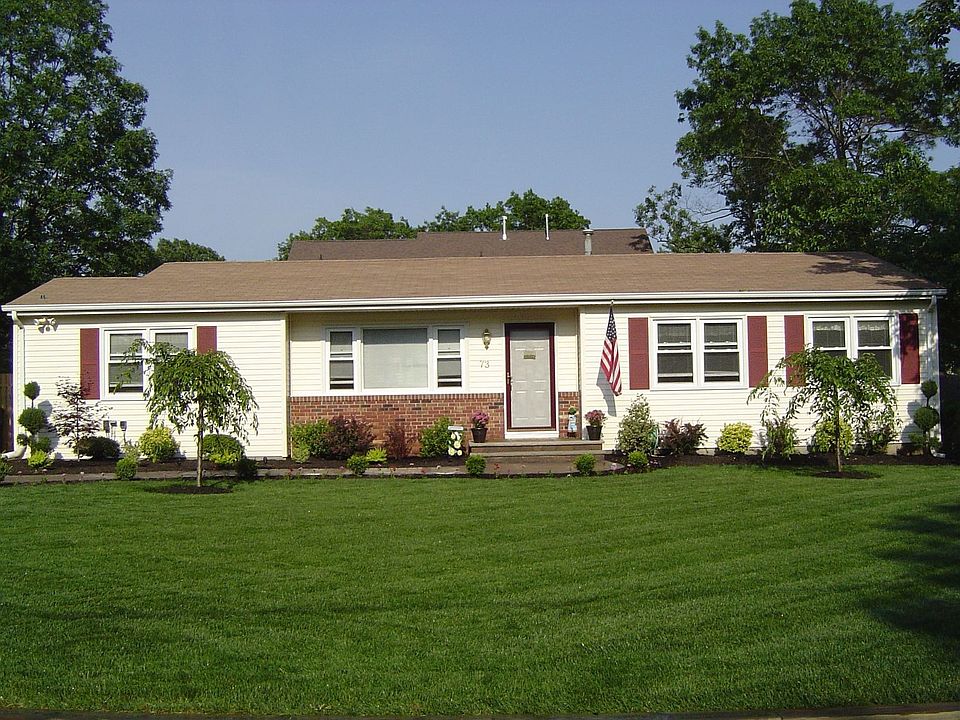 Gorgeous ranch/professionally landscaped