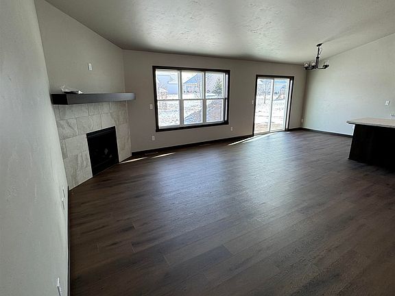 3rd image of 1562 Frontier Rd