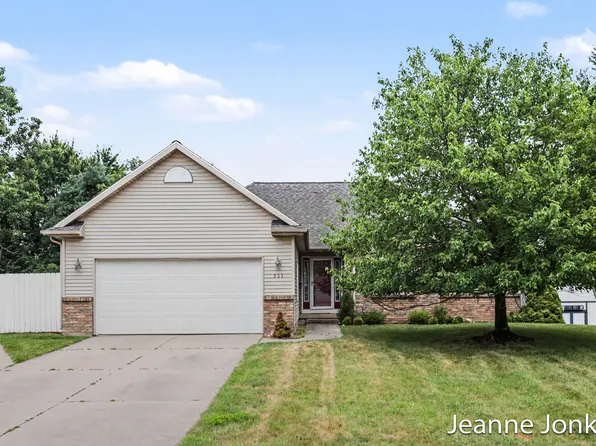 931 Sunset Hills Ave NW, Grand Rapids, MI 49534