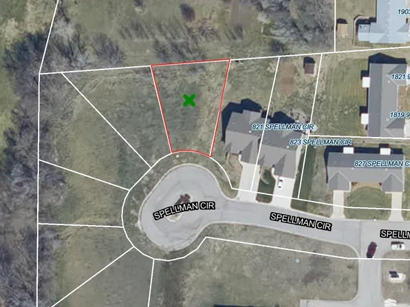 817 Spellman Cir, Clay Center, KS 67432