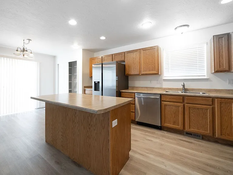 1162 S 1430 E — Photo 3