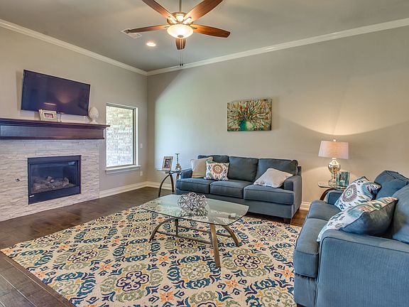 4200 SE 37th Ct Living Room