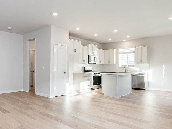 3rd image of 2640 SE Landau
