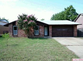1204 S Lions Ave, Broken Arrow, OK 74012