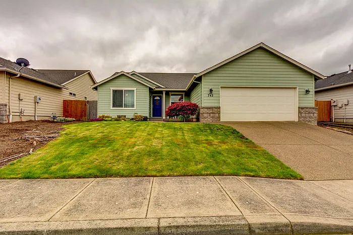 742 Kelsey Loop photo 1