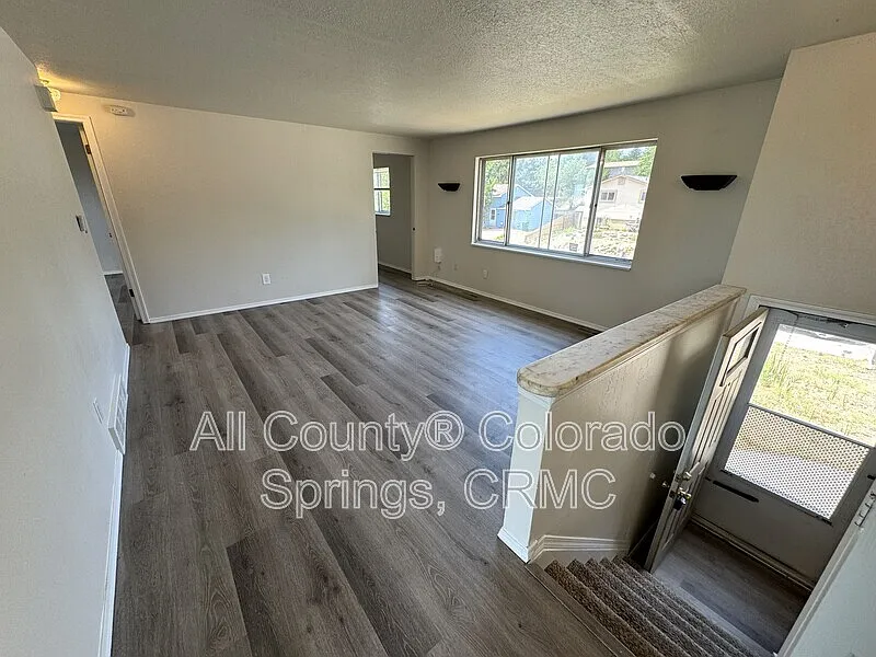 1237 Chiricahua Dr