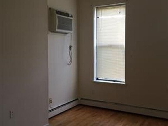 5th image of 496 Pavonia Ave #203