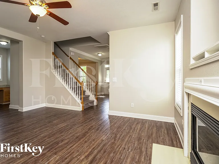 221 Bridgewater Dr — Photo 4